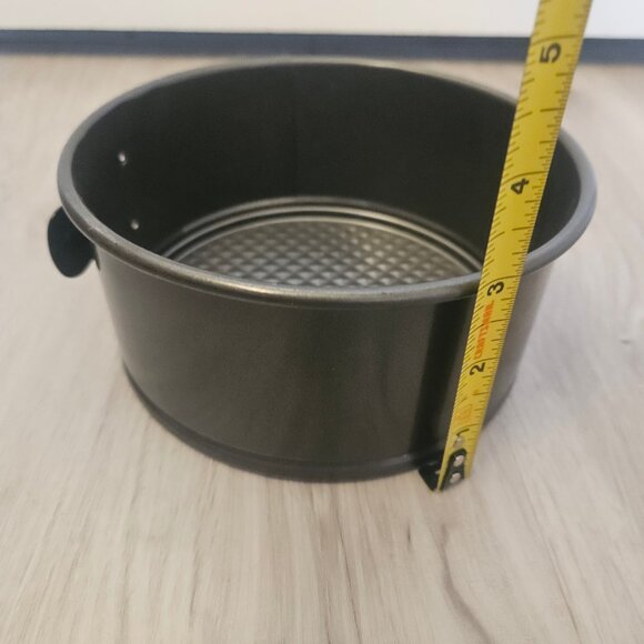 Wilton Everyday 6-Inch Non-Stick Springform Pan - Picture 6 of 8